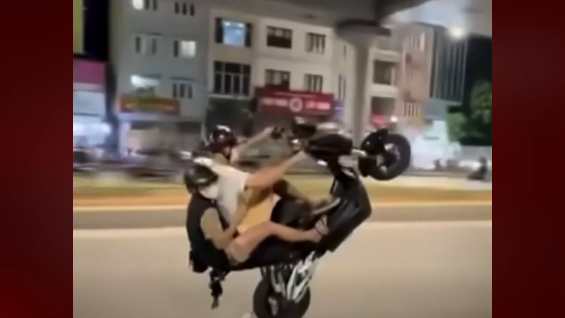 Xác minh nhóm thanh thiếu niên có hành vi 'bốc đầu xe'