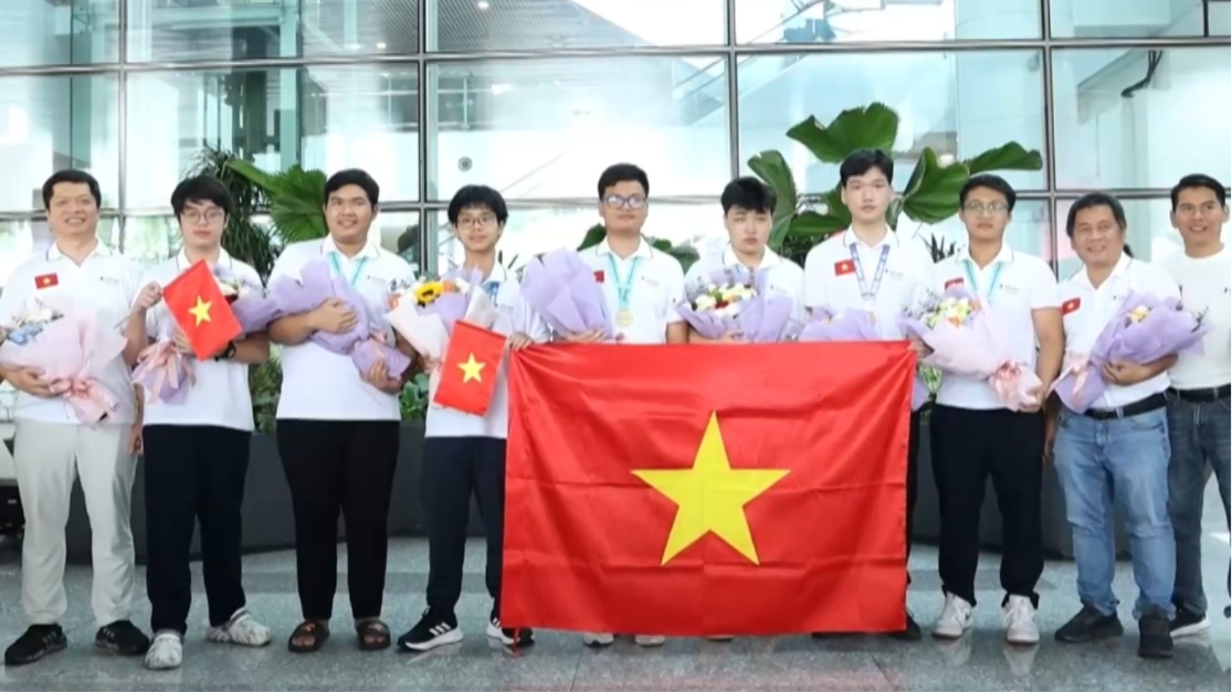 Đón đội tuyển Olympic Trí tuệ nhân tạo quốc tế trở về sau thành tích xuất sắc