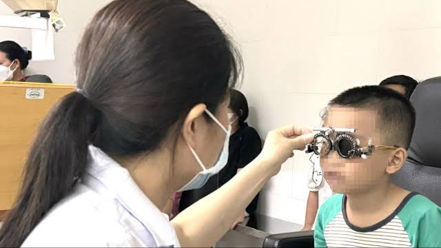 Cảnh báo người trẻ mắc tật khúc xạ