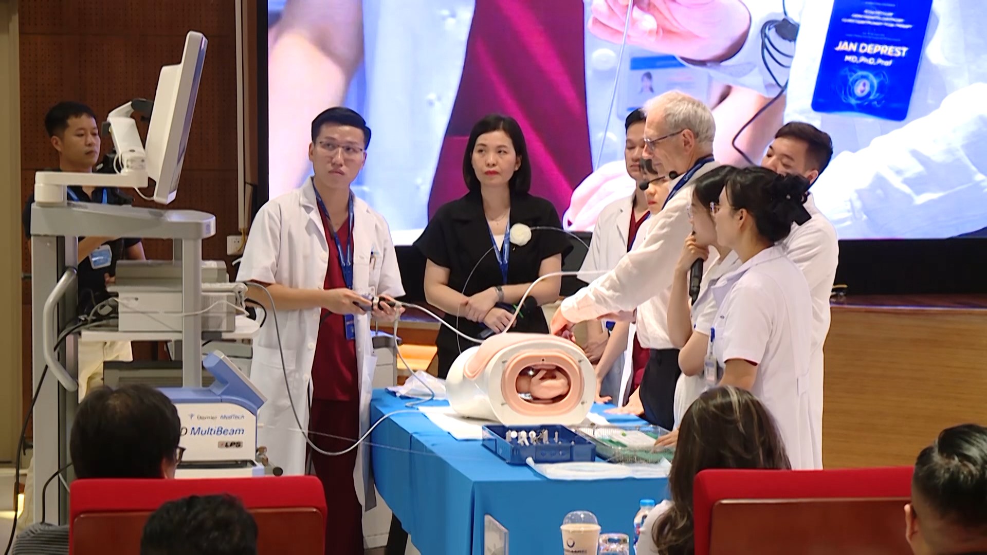 Bác sĩ Việt Nam làm chủ kỹ thuật can thiệp bào thai