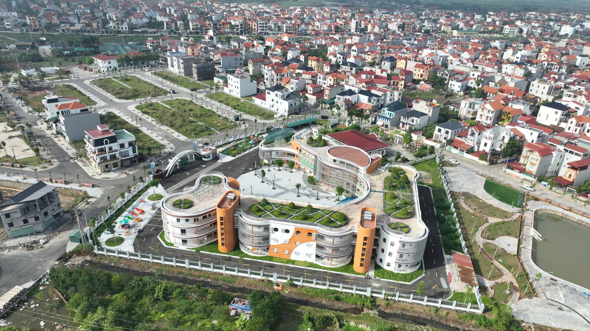 Khơi thông nguồn lực đất đai cho tăng trưởng 