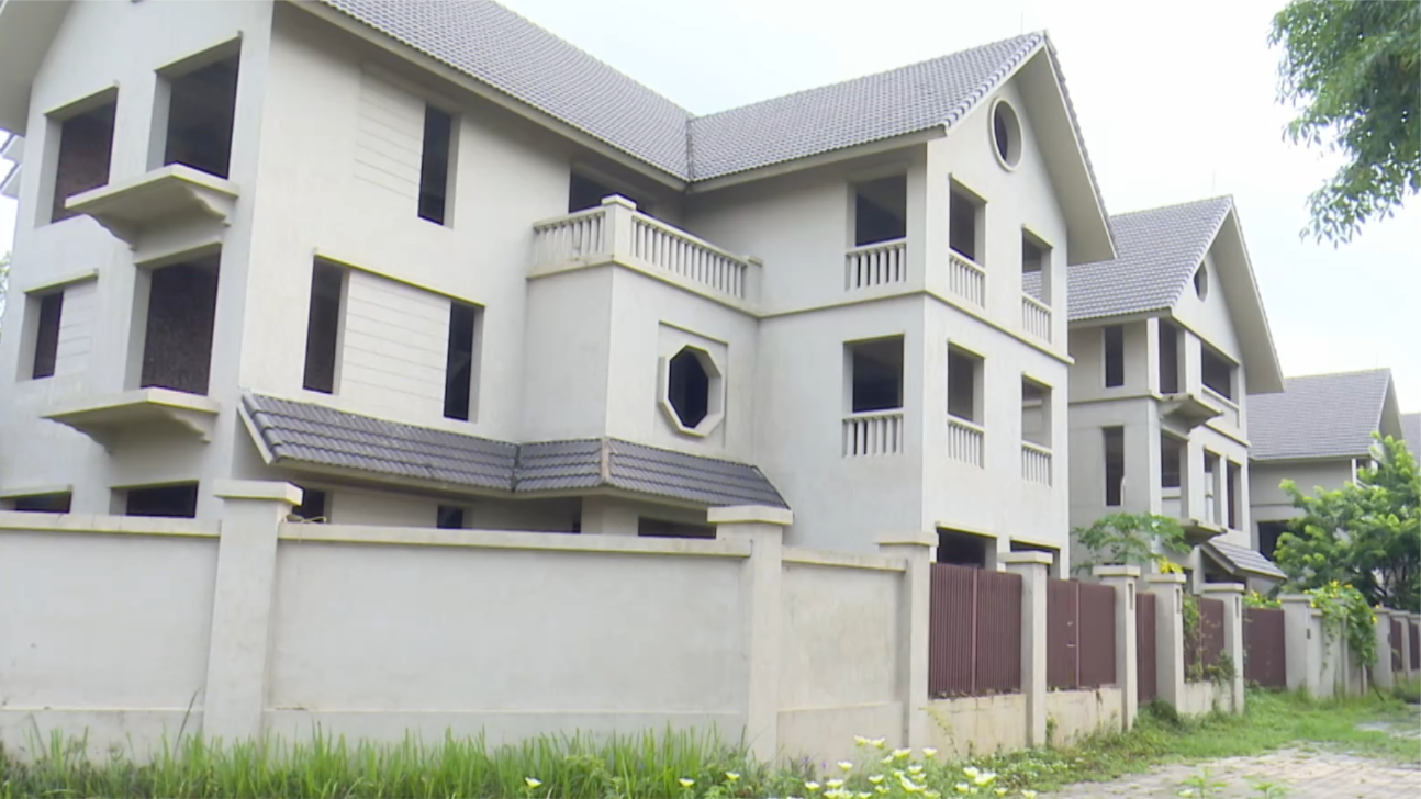 Nhiều biệt thự bỏ hoang tại khu đô thị Quốc Oai