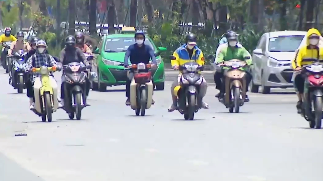 Hà Nội tiếp tục nắng nóng gay gắt