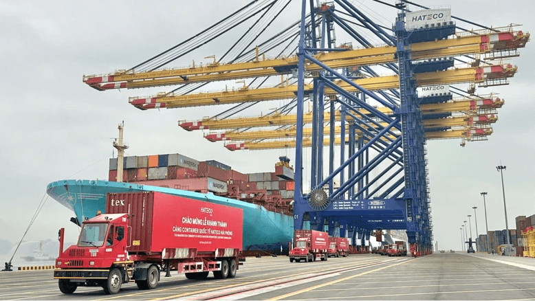 Công nghiệp tăng cao, nhập siêu lập kỷ lục