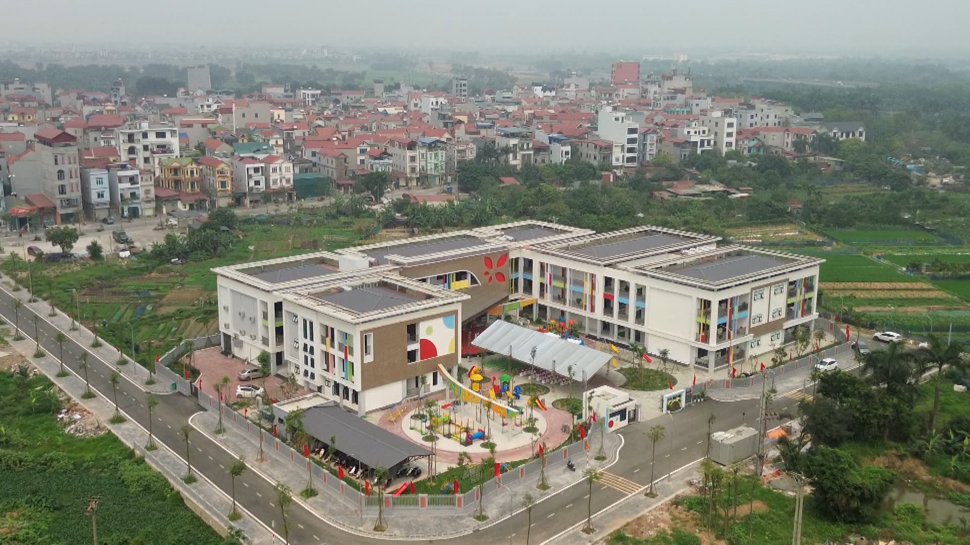 Đầu tư đồng bộ hạ tầng, xây dựng môi trường học tập hiện đại  