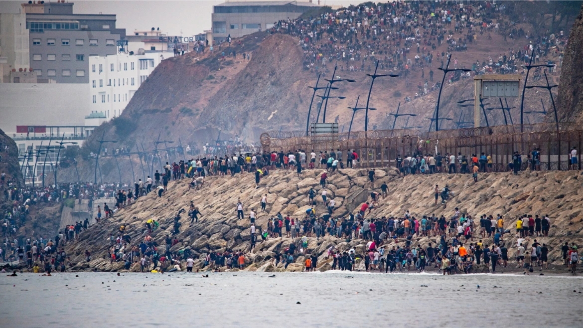 Maroc ngăn chặn hàng trăm người di cư tới Ceuta