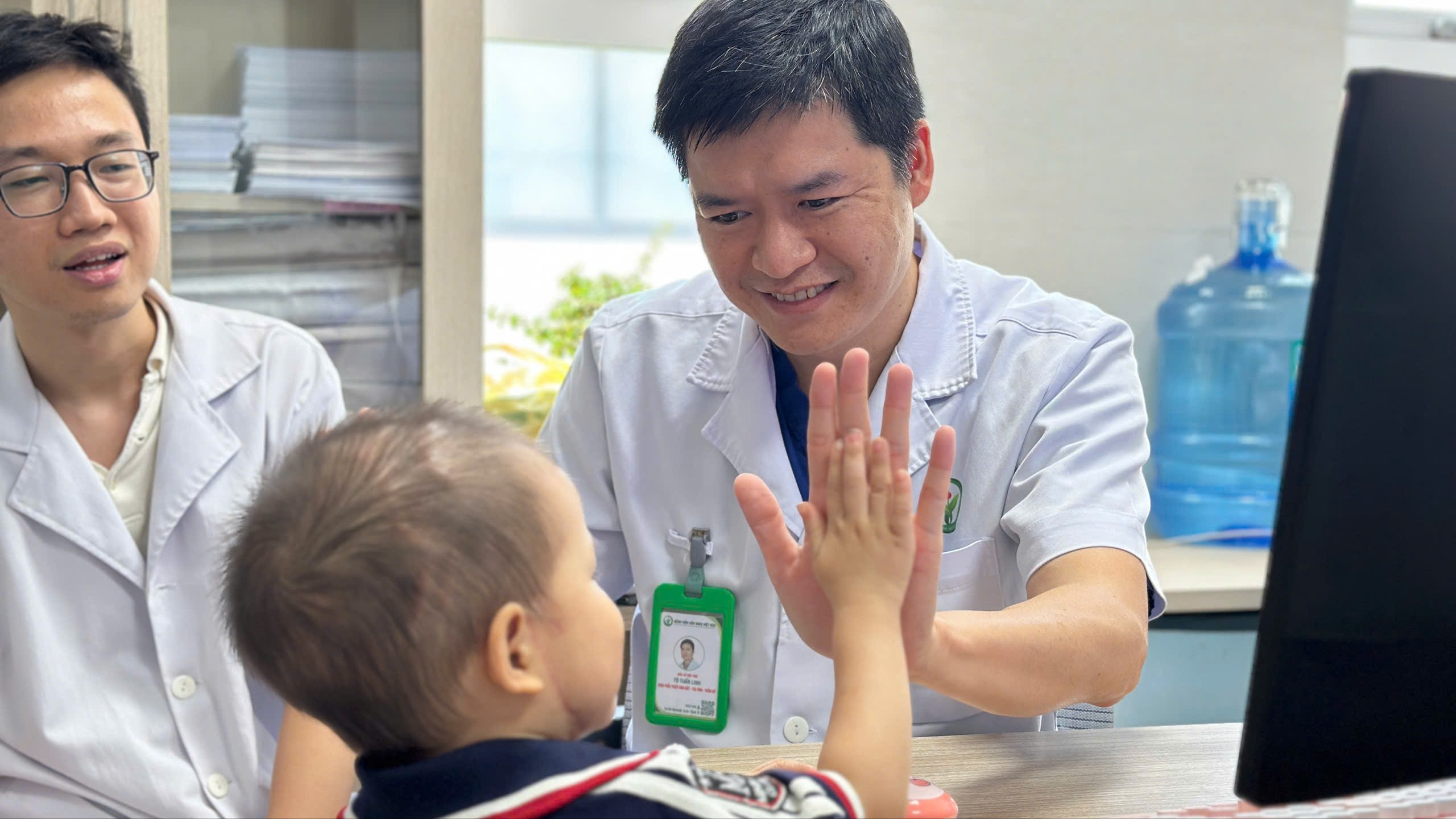 Cứu sống bé trai 26 tháng tuổi bị chó nhà tấn công