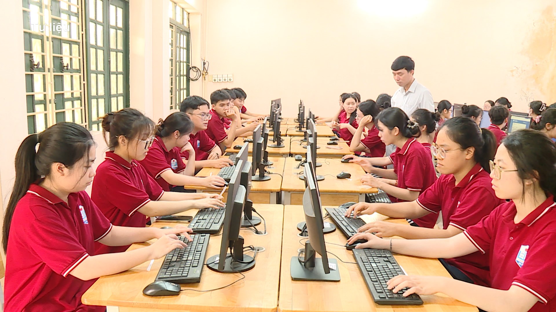 Hà Nội giảm áp lực thi cử cho học sinh trong năm học mới