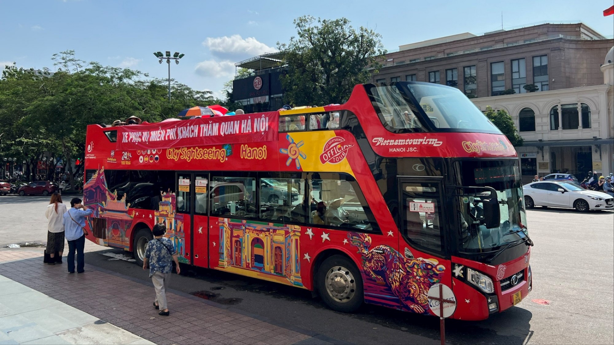Bus hai tầng: Một chuyến xe, chạm nhiều trải nghiệm Hà Nội