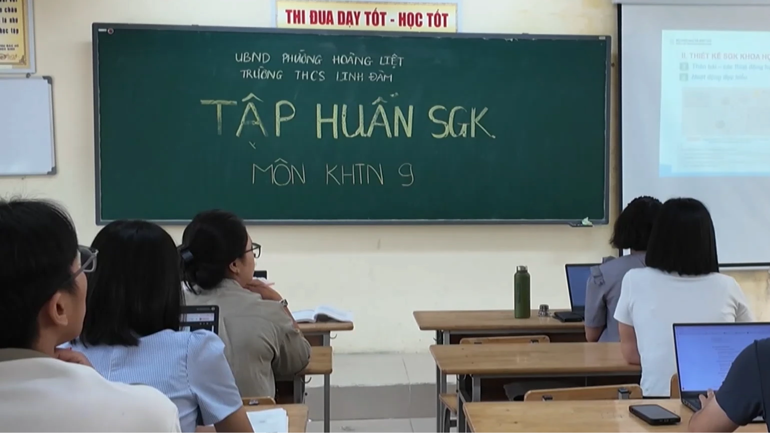 Năm học mới: Đủ trường lớp, giảm áp lực cho học sinh