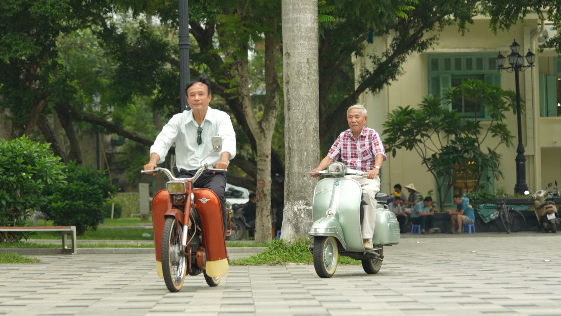 Thú chơi xe máy đậm chất hoài cổ của người Hà Nội