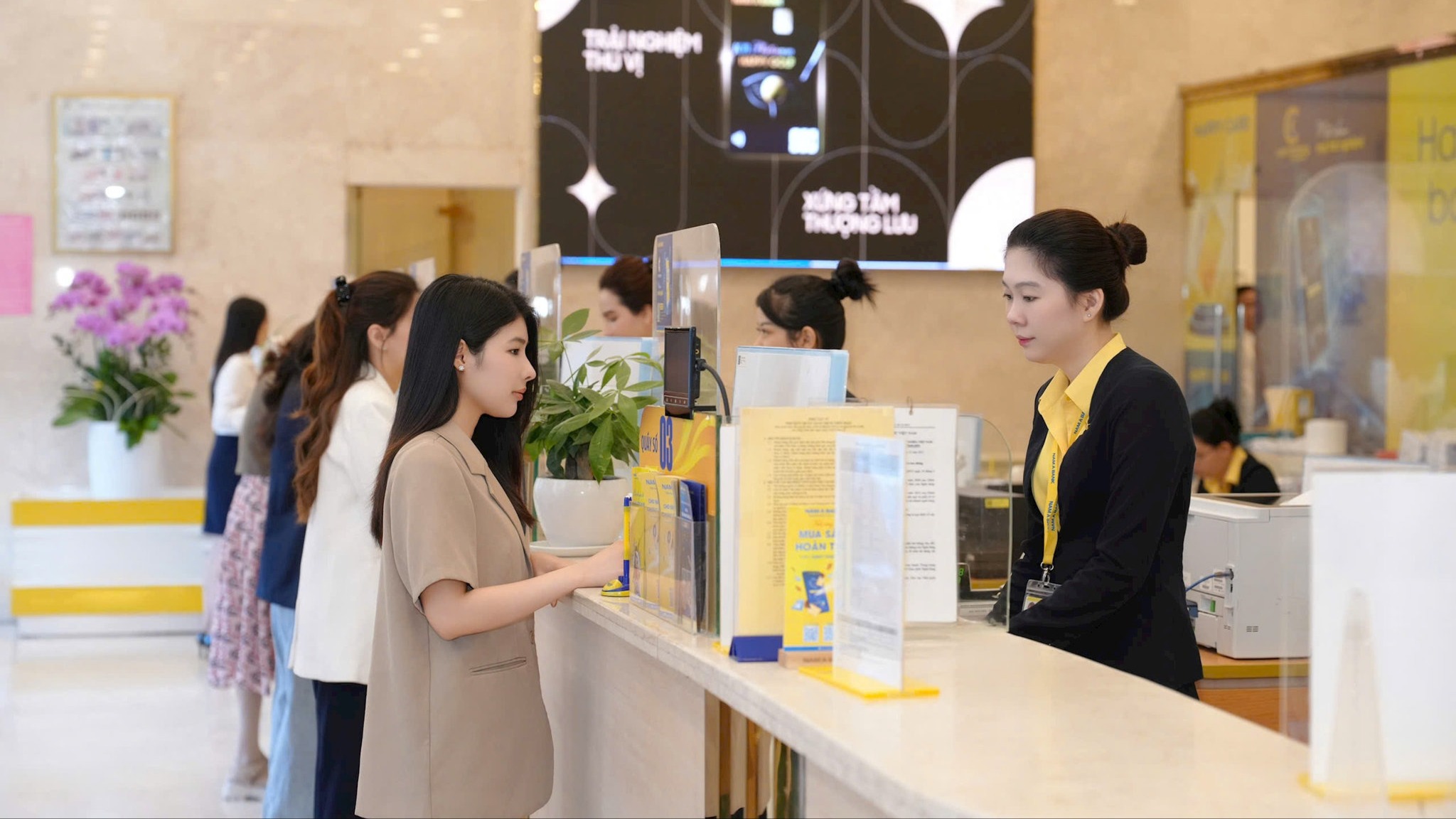 Ngân hàng đồng loạt giảm lãi suất