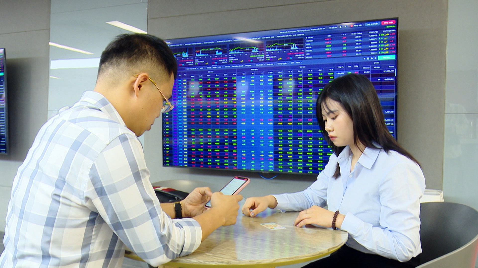 Việt Nam duy trì tỷ trọng lớn nhất trong rổ MSCI Frontier Markets Index