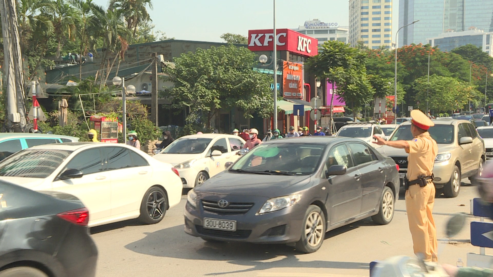 Vượt nắng, vượt gió trên những tuyến đường 