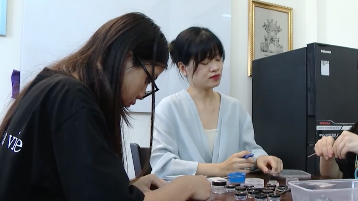 Cô gái lan toả tình yêu pháp lam tới người khiếm thính | Người tốt quanh ta | 15/08/2026