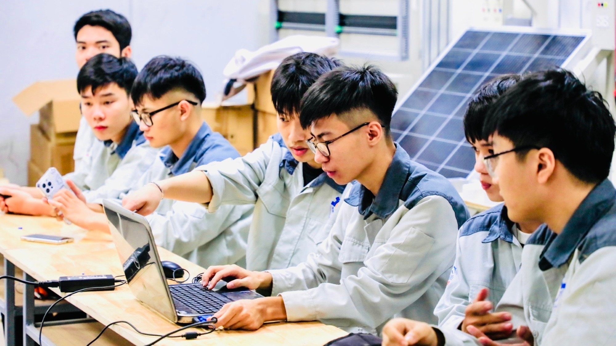 Đầu tư cho nhân lực, làm chủ những công nghệ của tương lai 