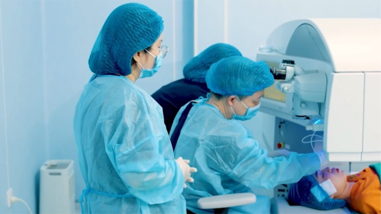 Đưa kỹ thuật nhãn khoa quốc tế đến gần với người dân