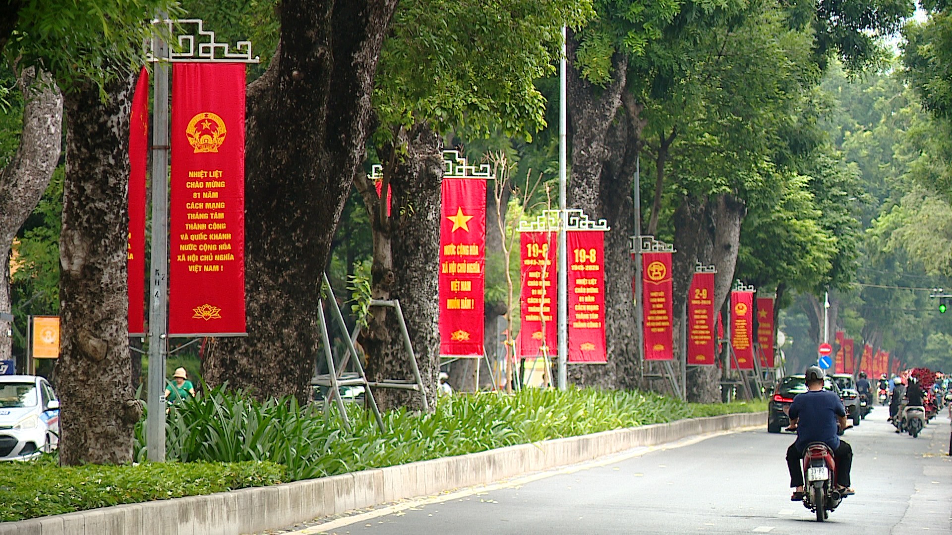 Hà Nội rực rỡ cờ hoa chào mừng các ngày lễ lớn dân tộc