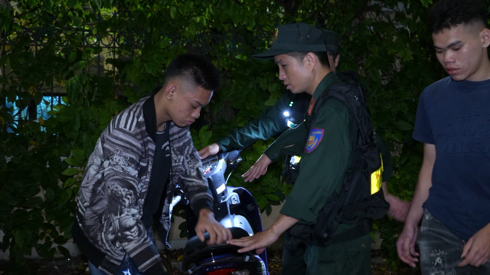 Phối hợp tổ 141 và Công an xã trấn áp nhóm gây rối