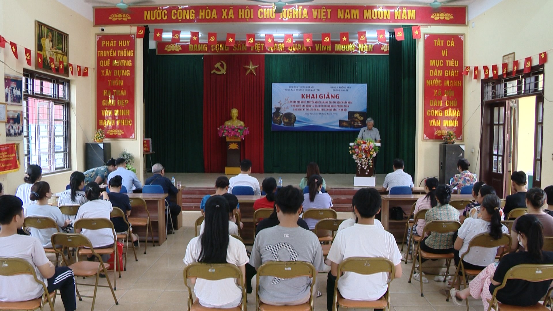 Đẩy mạnh đào tạo nghề tại cơ sở công nghiệp nông thôn