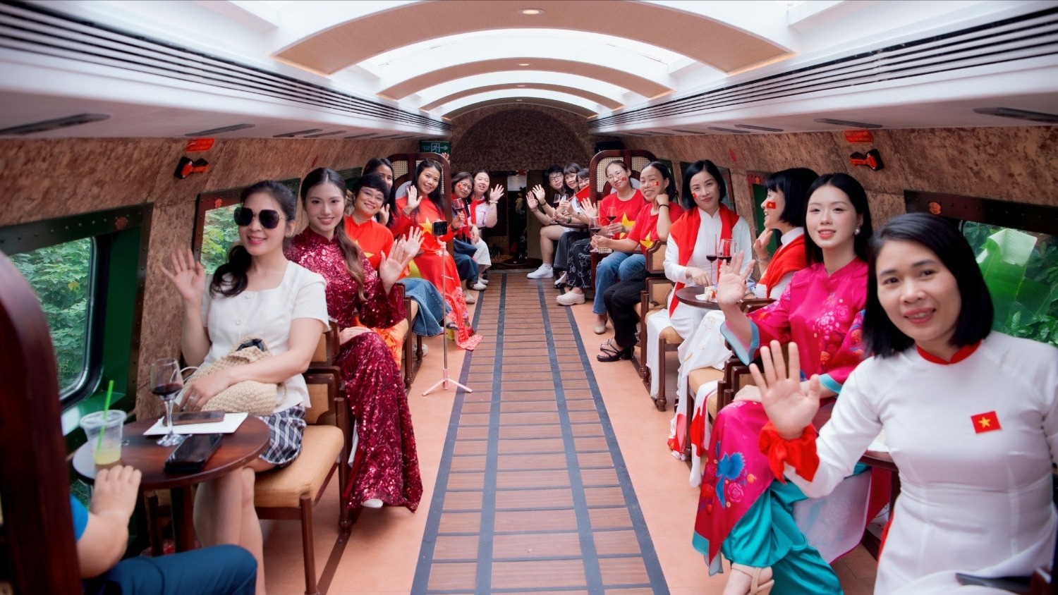 Sức hút đặc biệt của tàu Hà Nội 5 Cửa Ô