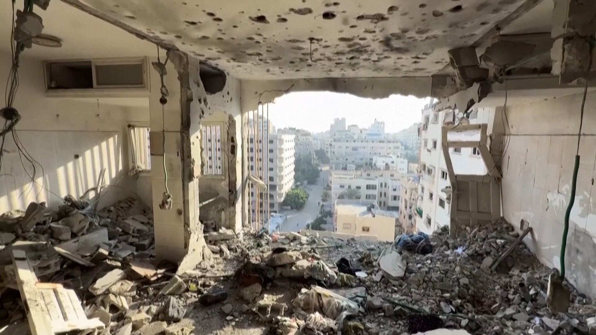 Israel tiếp tục không kích Gaza