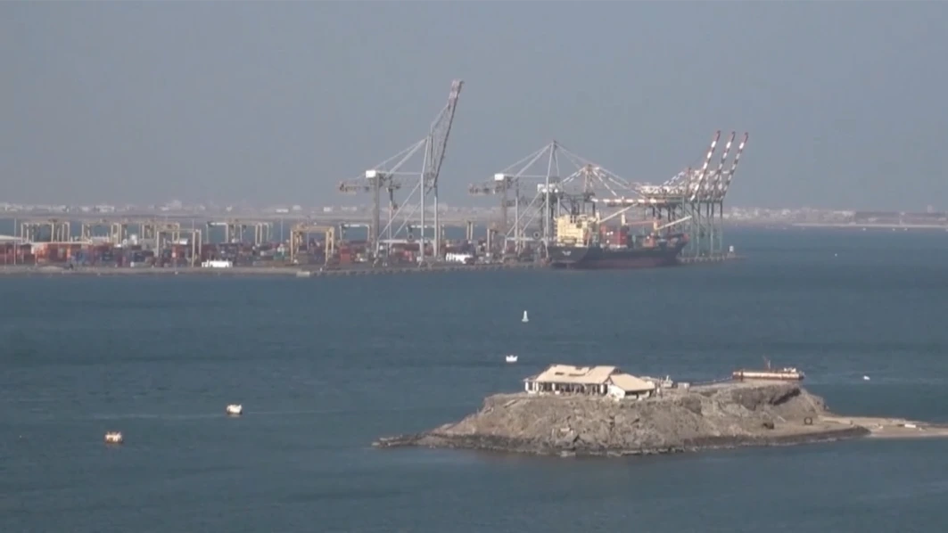 Houthi bác tin thu phí tàu thuyền qua eo biển Bab el-Mandeb