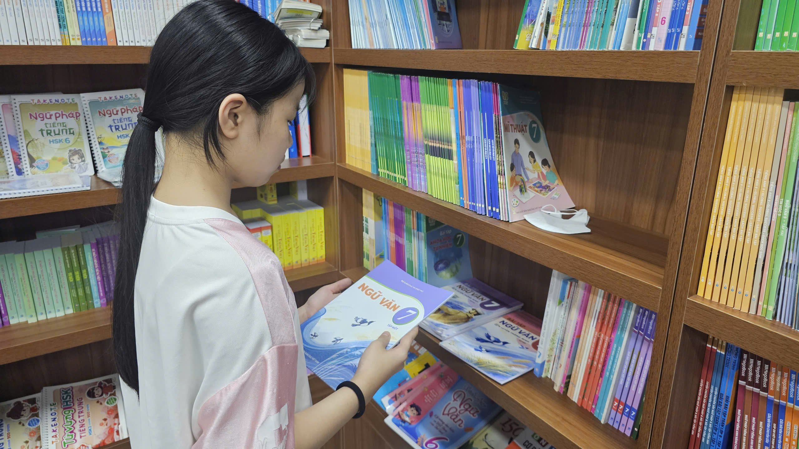 Khẩn trương bảo đảm đủ sách giáo khoa trước năm học mới