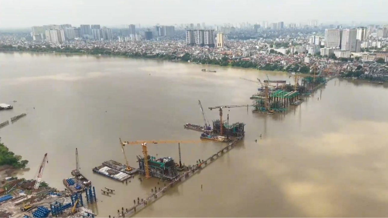 Chuẩn bị  lắp vòm thép cầu Trần Hưng Đạo 