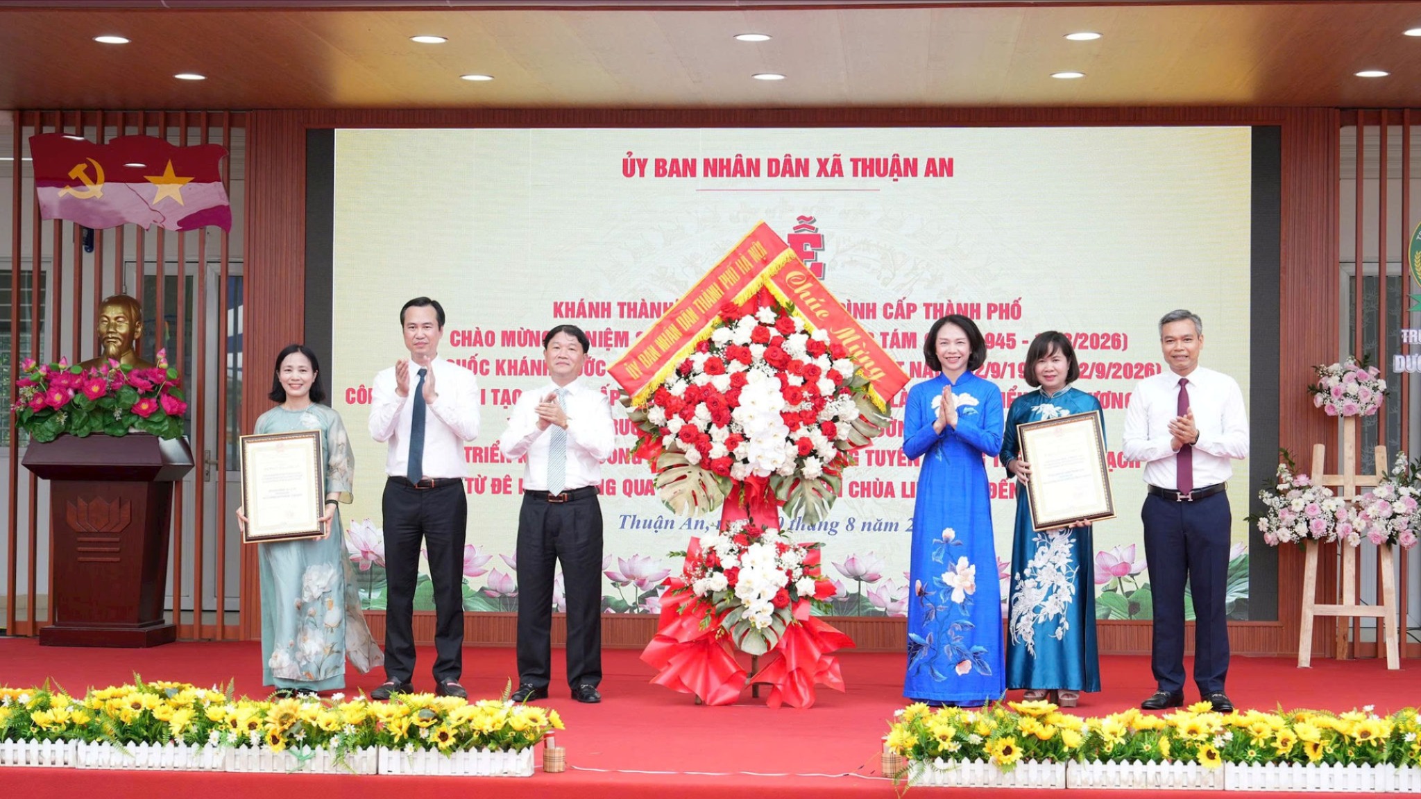 Gắn biển 2 công trình cấp thành phố tại xã Thuận An