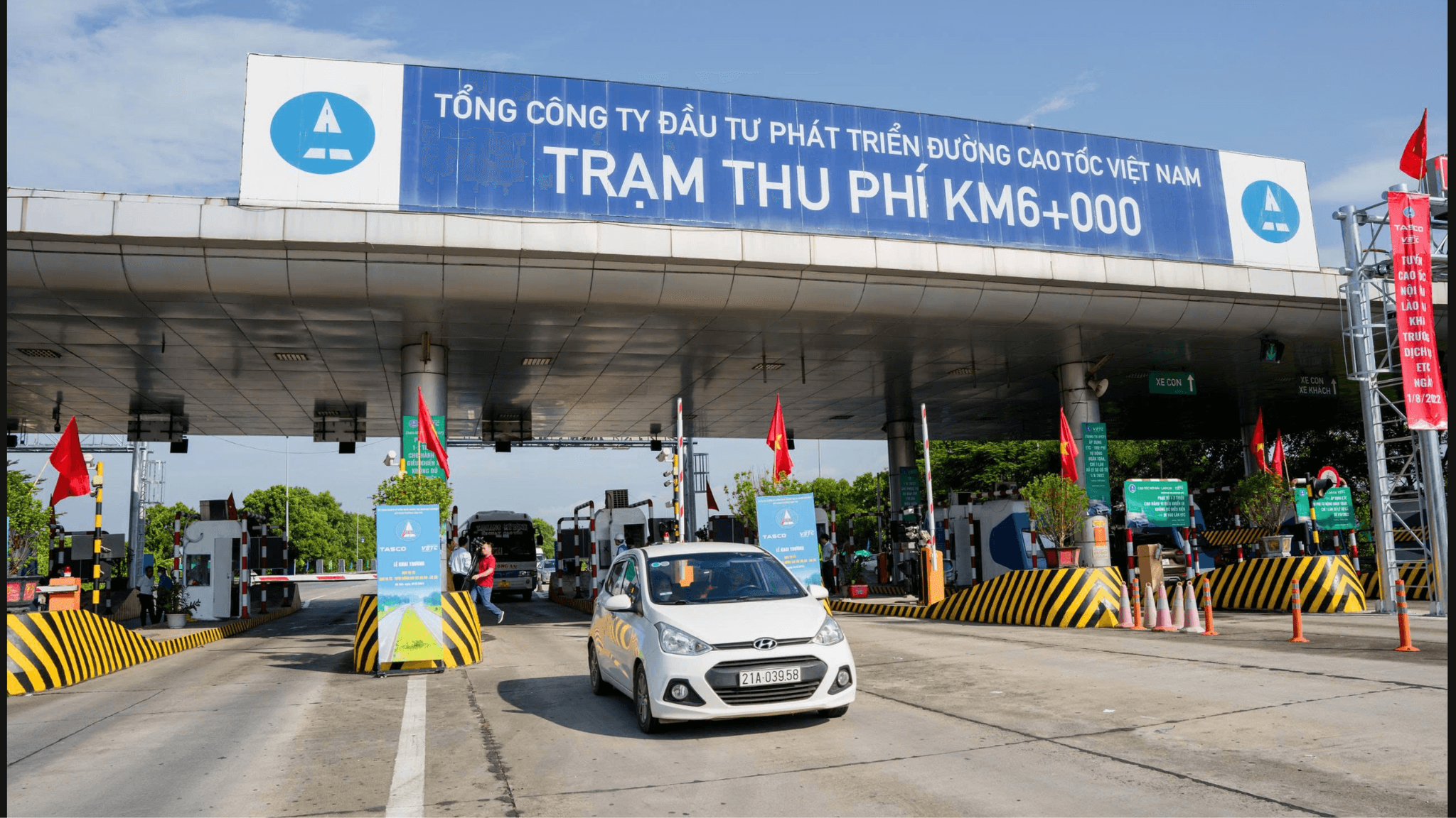 VETC thu phí ví điện tử: Tệp khách hàng trong vùng chịu phí lớn đến đâu?
