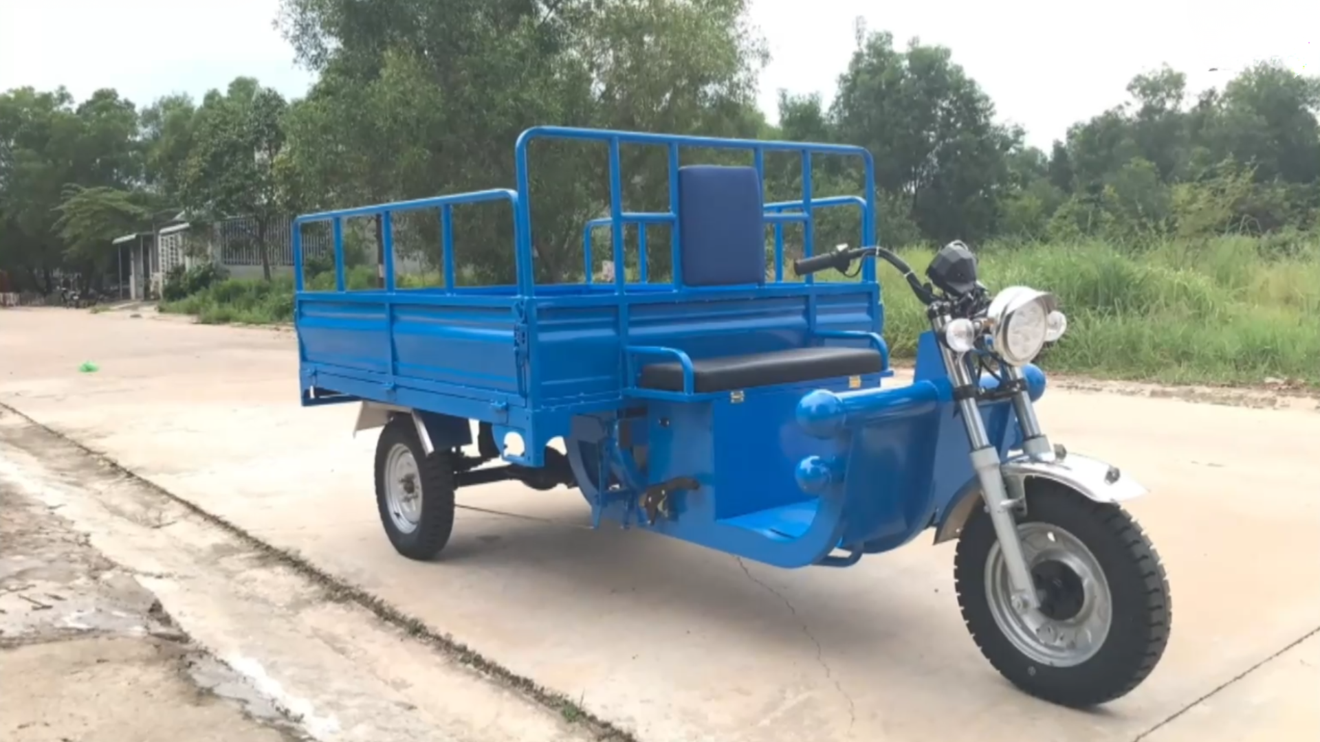 Đề xuất thí điểm xe ba bánh điện, dẹp nạn xe tự chế