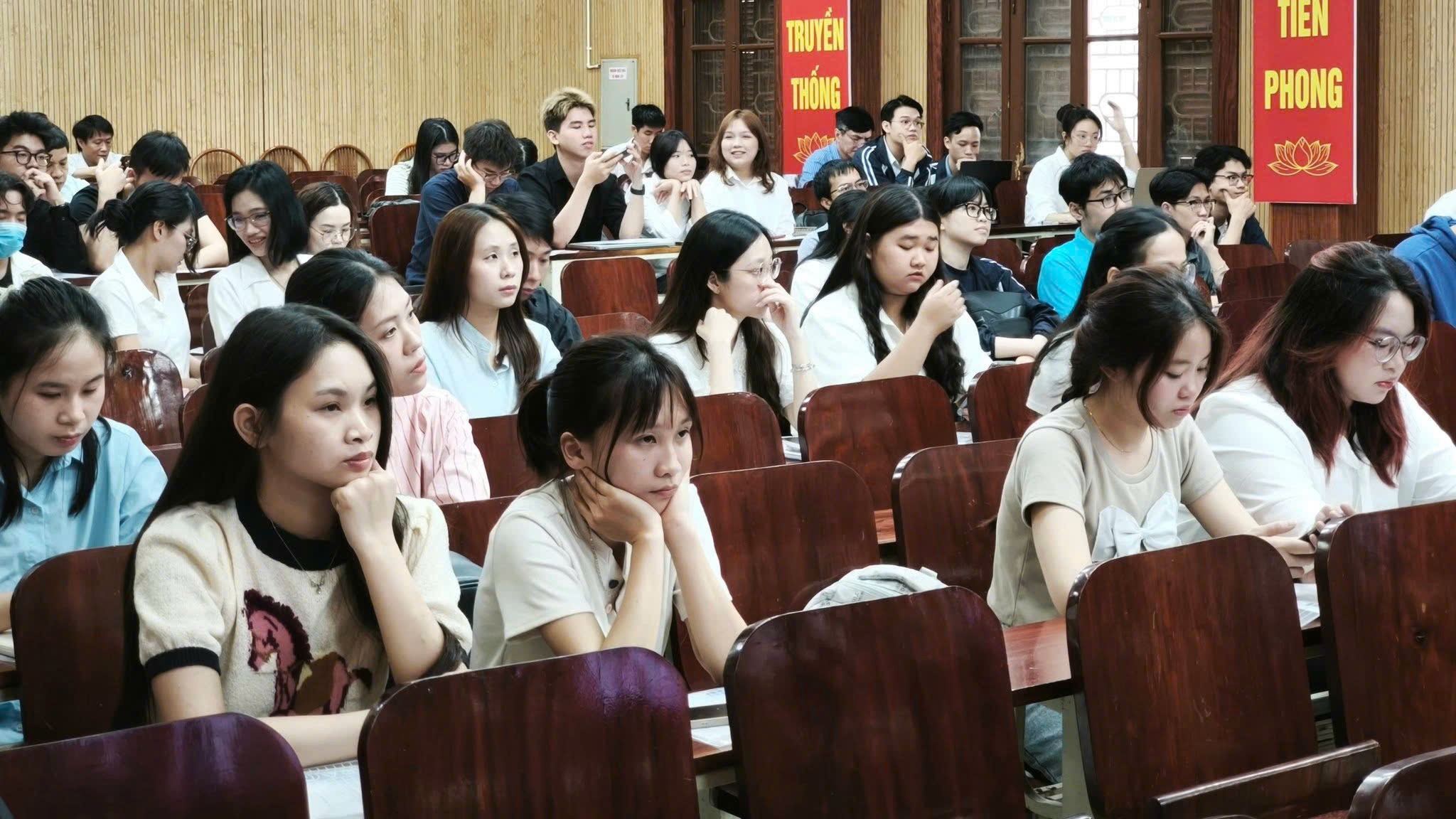 Từ giảng đường đến nguồn nhân lực cho những ngành công nghệ chiến lược