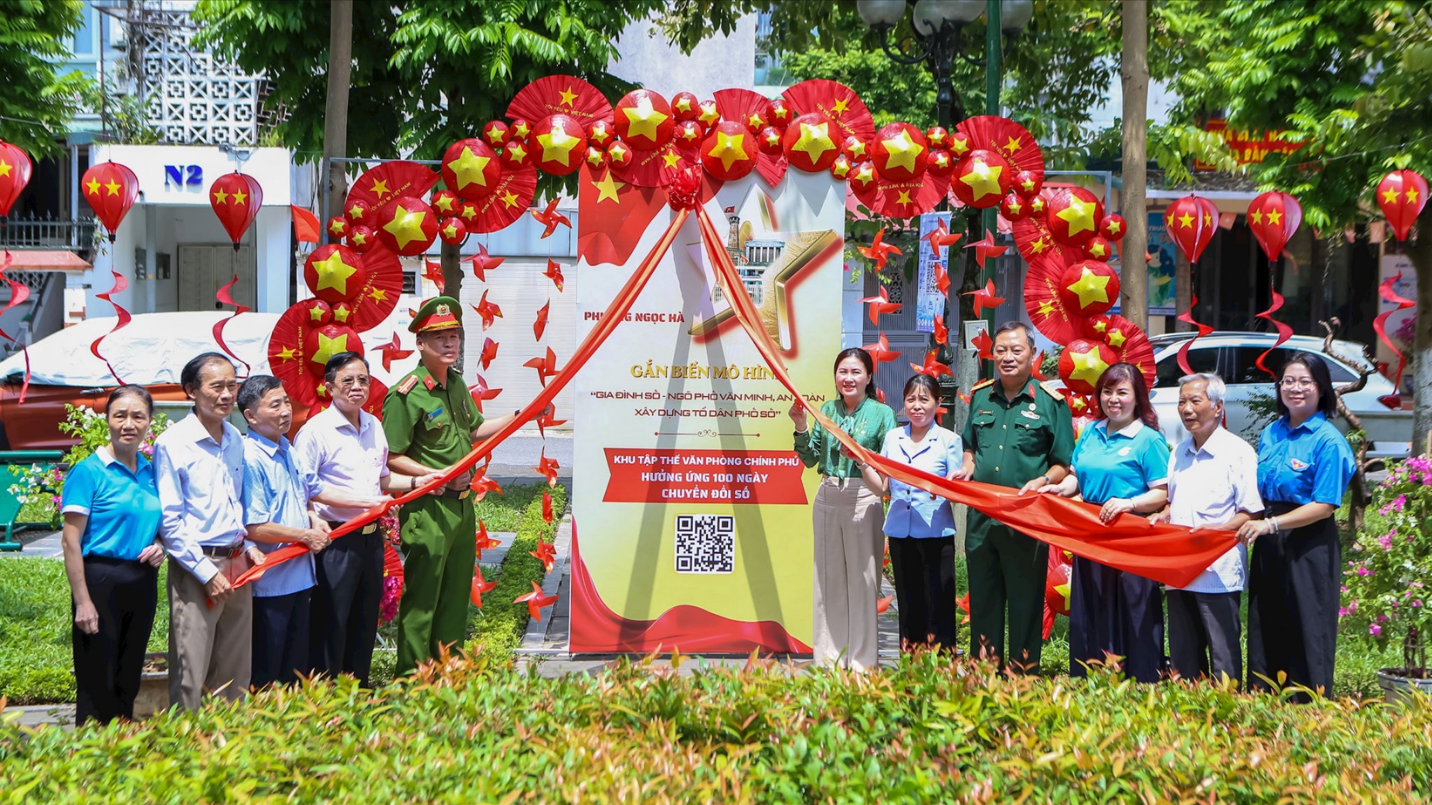Phường Ngọc Hà gắn biển mô hình gia đình số