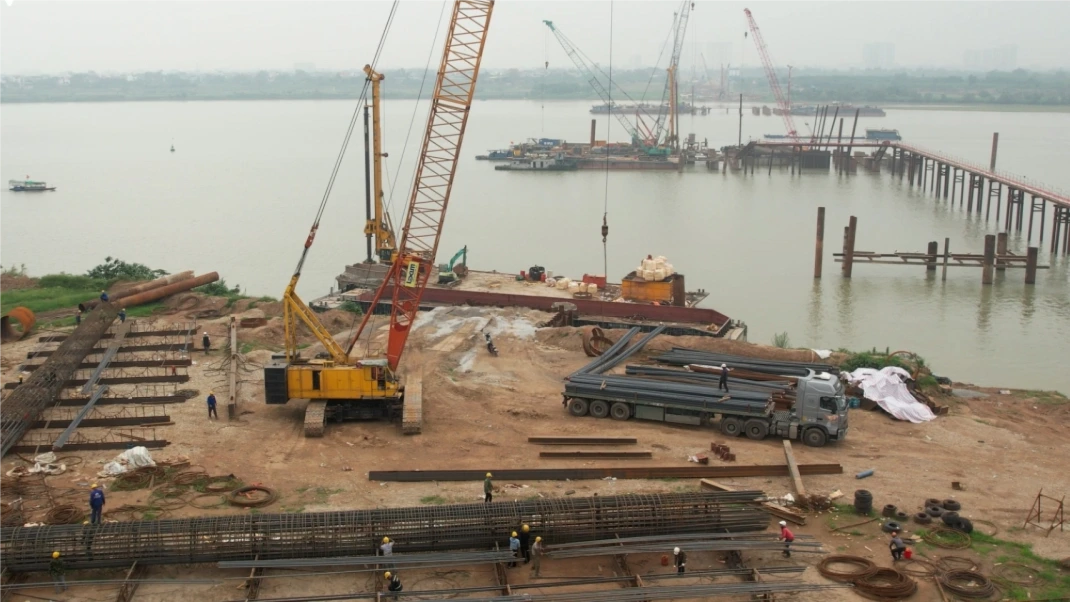 Tăng tốc thi công cầu Ngọc Hồi