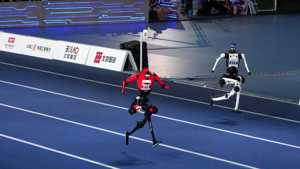 Robot vượt qua kỷ lục chạy 100m của con người
