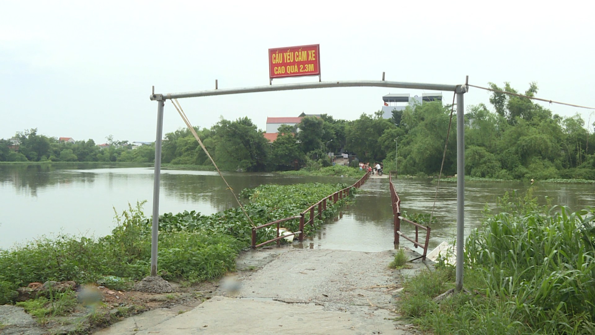 Dừng lưu thông qua cầu Lam Điền bắc ngang sông Đáy