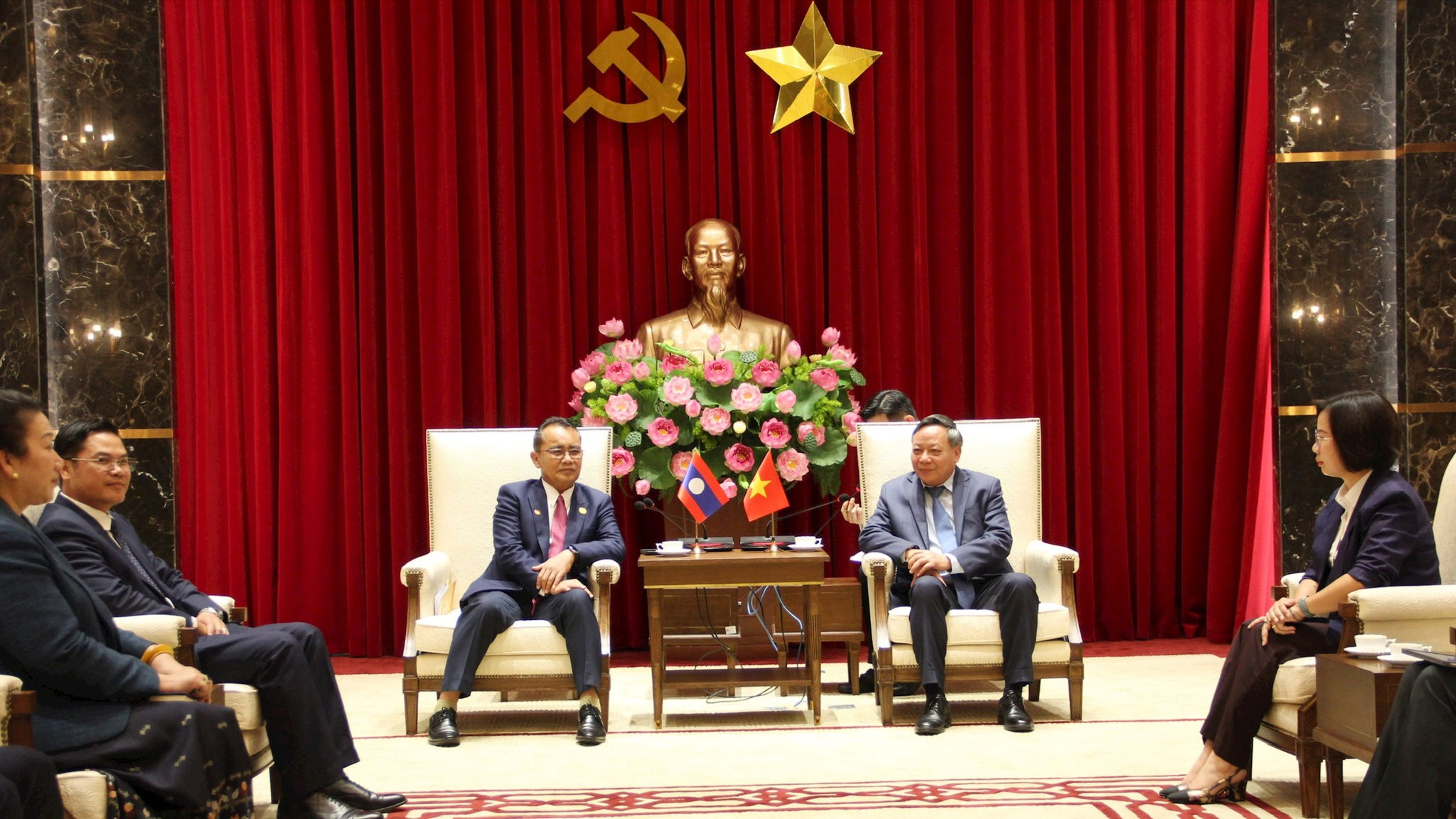 Hà Nội - Viêng Chăn trao đổi kinh nghiệm công tác Mặt trận