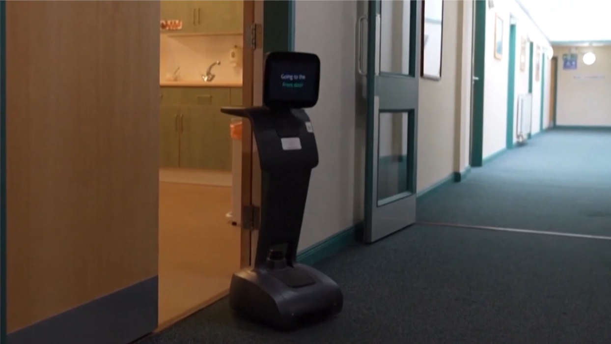 Robot hỗ trợ kiểm tra sức khỏe tại Scotland