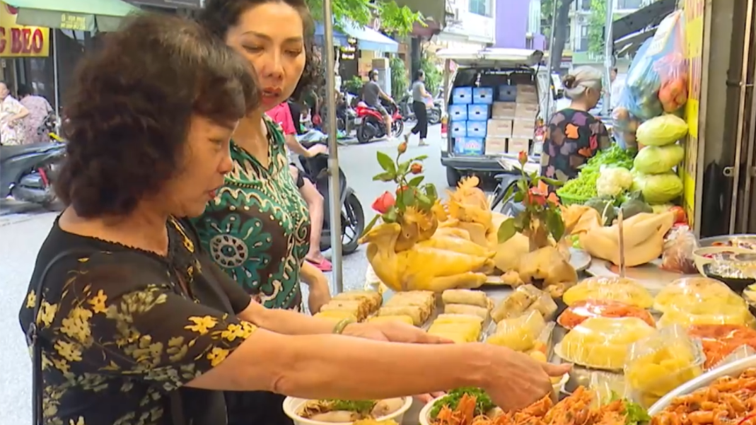 Sôi động thị trường mùa Vu Lan
