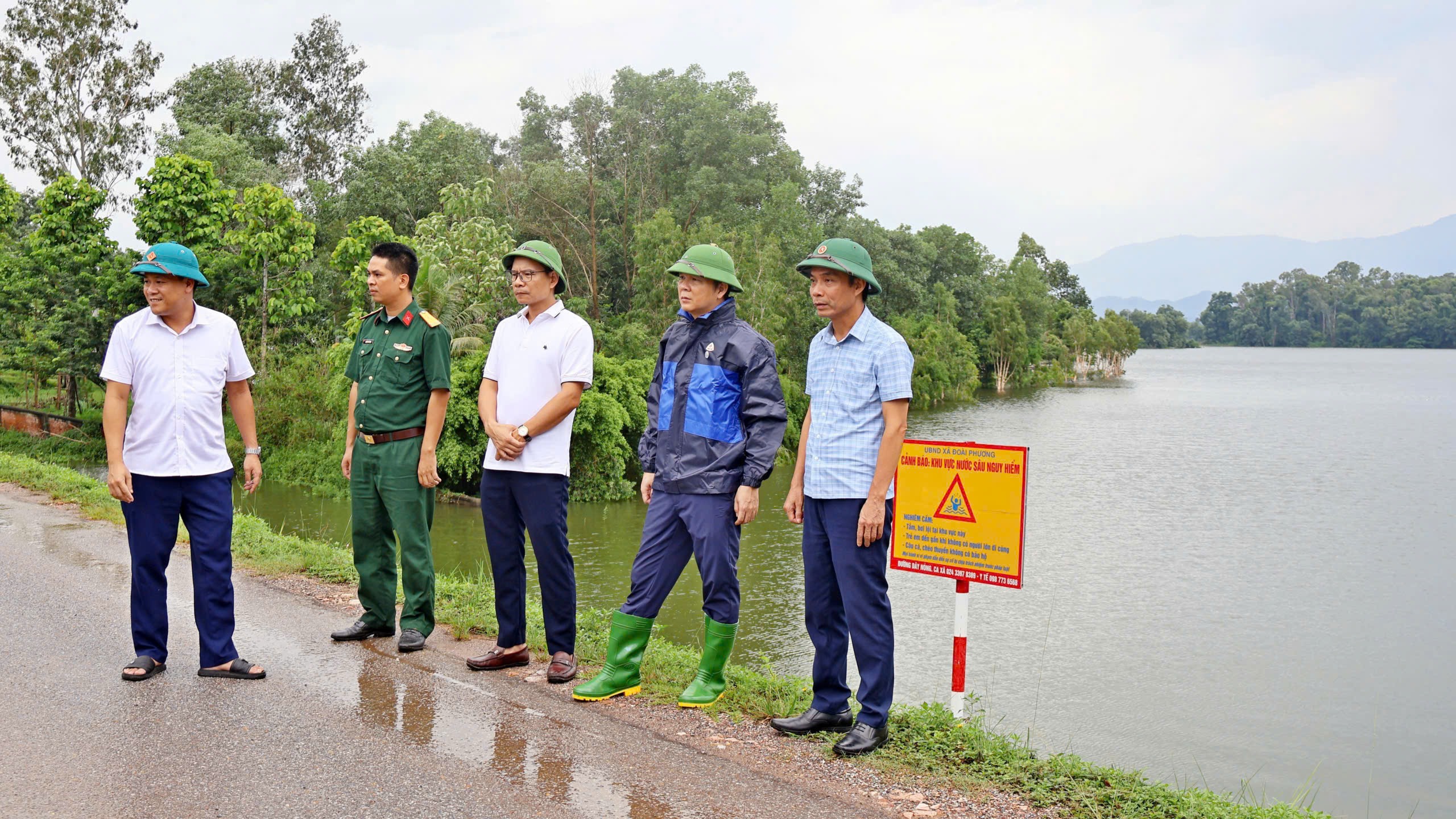 Xã Đoài Phương kiểm tra các điểm xung yếu, chủ động ứng phó bão số 4
