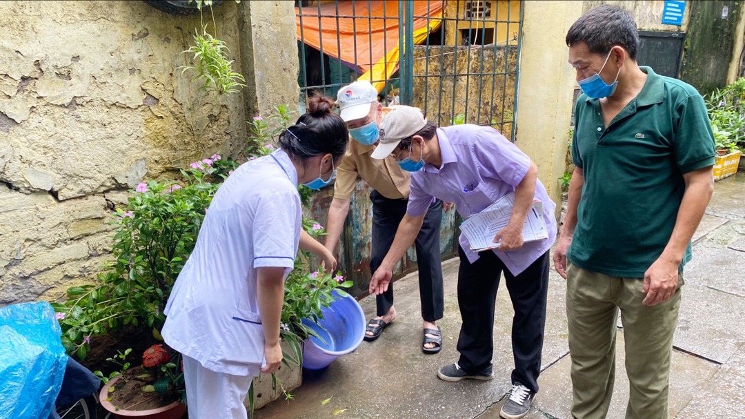 Đề phòng sốt xuất huyết sau mưa kéo dài