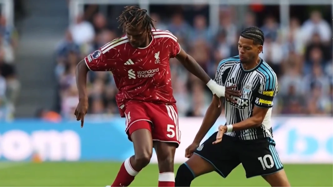 Man City ngược dòng thành công, Liverpool bị cầm hòa