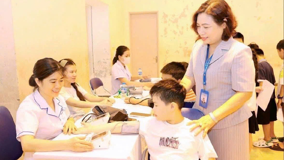 Hà Nội đồng loạt khám sức khỏe miễn phí cho học sinh, chủ động phòng bệnh từ sớm
