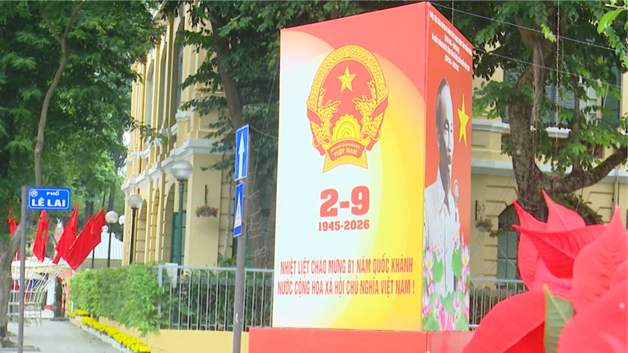 Đường phố Thủ đô thay áo mới chào mừng ngày lễ lớn 