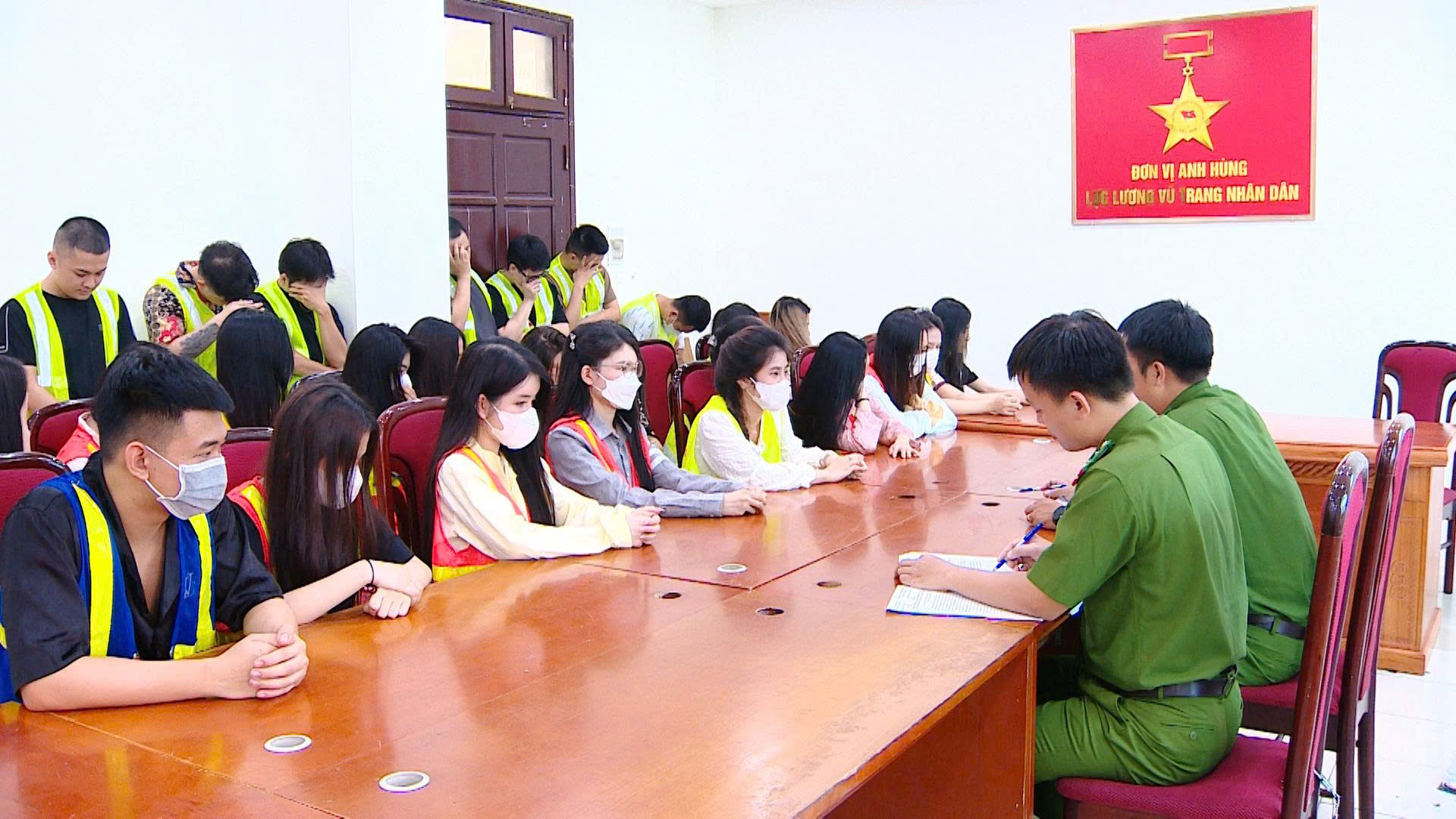Đột kích 9 địa điểm, bóc gỡ đường dây đưa ma túy vào hàng nghìn đầu Pod