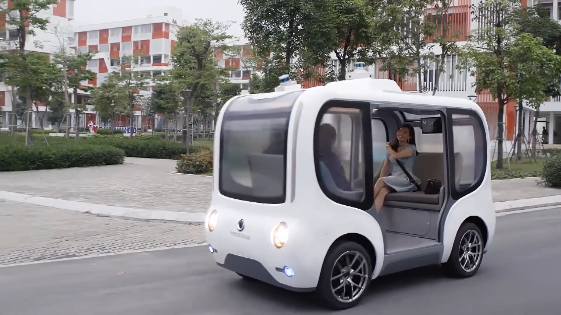 Hà Nội cho phép thử nghiệm xe buýt tự hành, robot taxi 