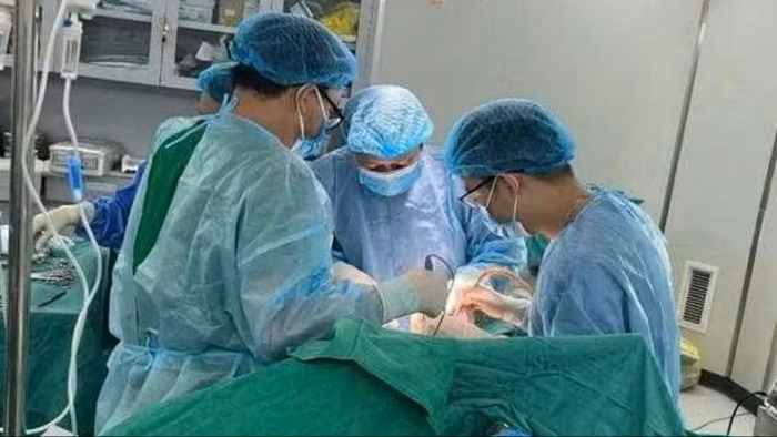 Khối u vùng kín gần 20 cm sau nhiều năm giấu bệnh