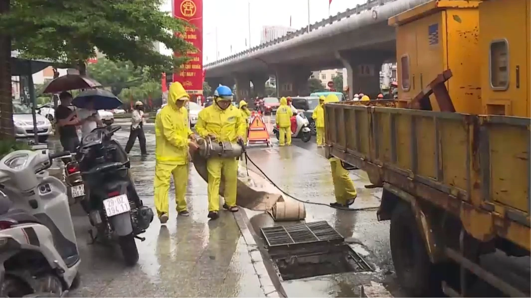 Chủ động ứng trực, xử lý các điểm ngập phát sinh