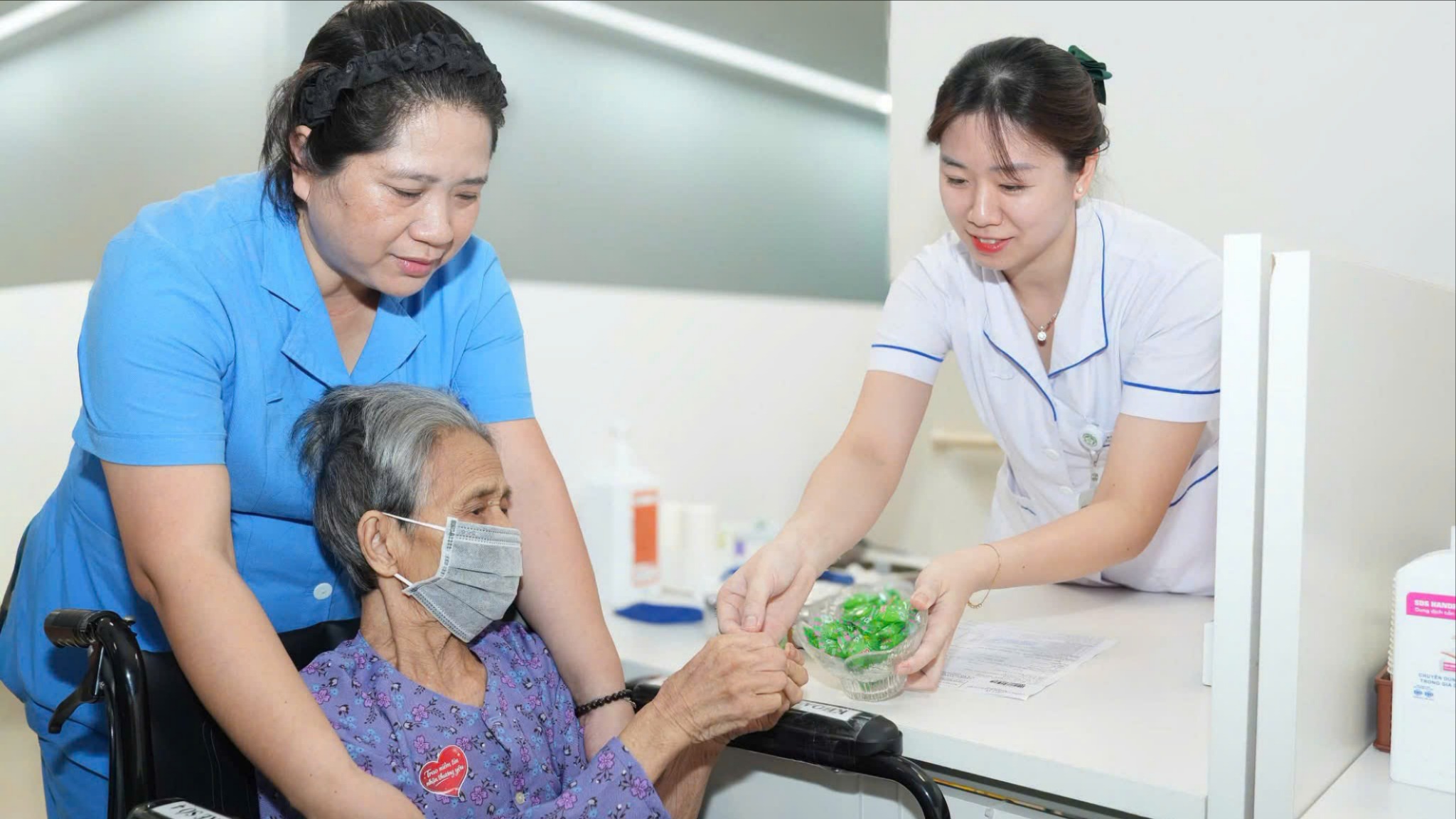 Các bệnh viện lớn sẵn sàng khám, cấp cứu xuyên kỳ nghỉ lễ Quốc khánh 
